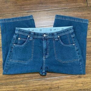 Women's Size 16M Lee Comfort Waistband Stretch Capri Jeans